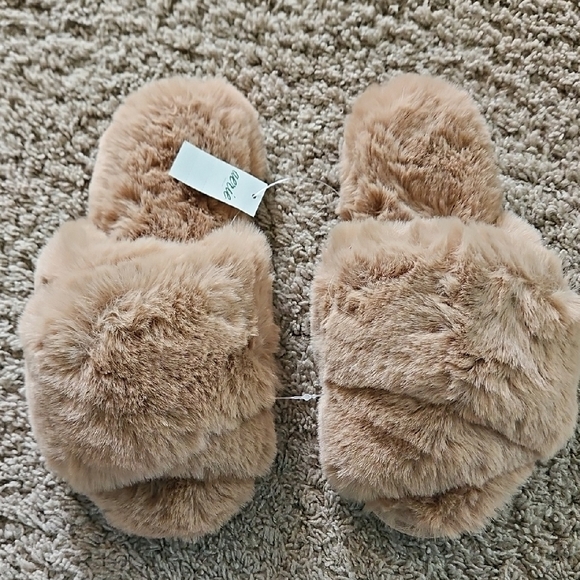 Aerie Fur Slides - Picture 3 of 6